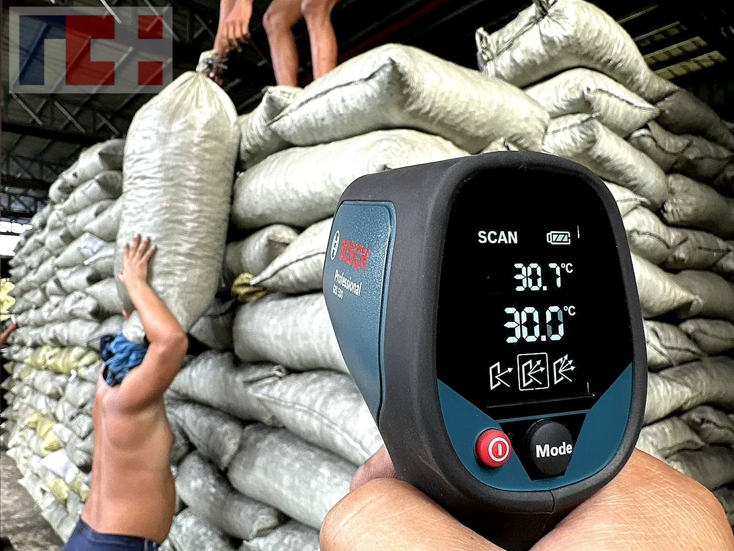 Temperature scanning during cargo loading operations